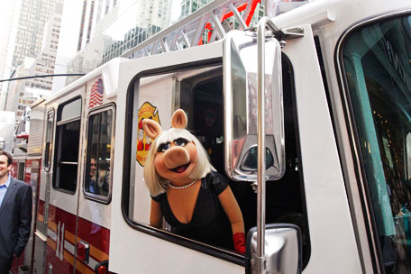 tmb_456x304_mup_miss_piggy_dkny_fashion_nite_fire_truck