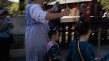 Faire_GIF_3b disney princess merida at fantasy faire